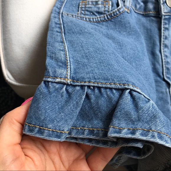 🆕 RUFFLED HIGH WAIST JEAN SHORTS! - Picture 6 of 8